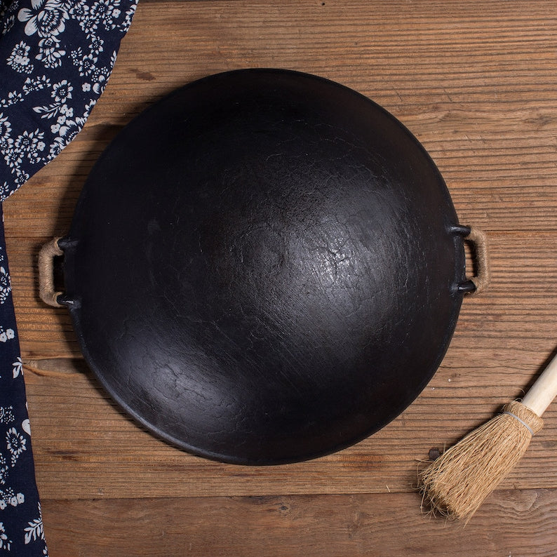 Lightweight Round-Bottom Cast Iron Wok (Sichuan Heritage Brand